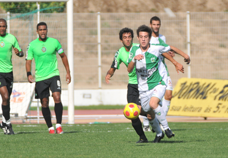 Serranos perdem com o Feirense