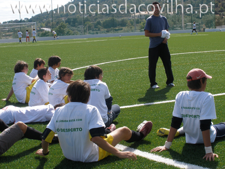 Bola já rola no novo estádio de Belmonte