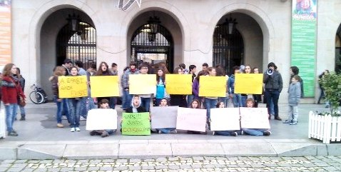 Alunos da EPABI matam fome com bolachas