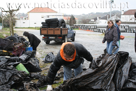 Precisam-se voluntários para limpar