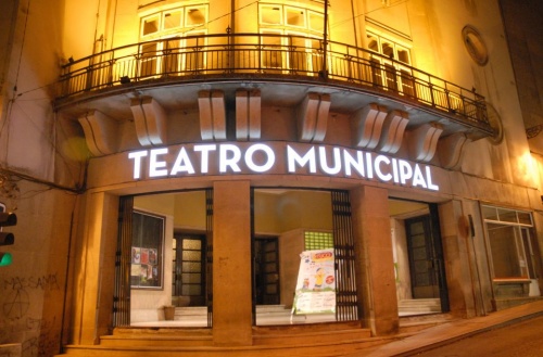 Novo telhado do Teatro Municipal começa a ser aplicado no Verão