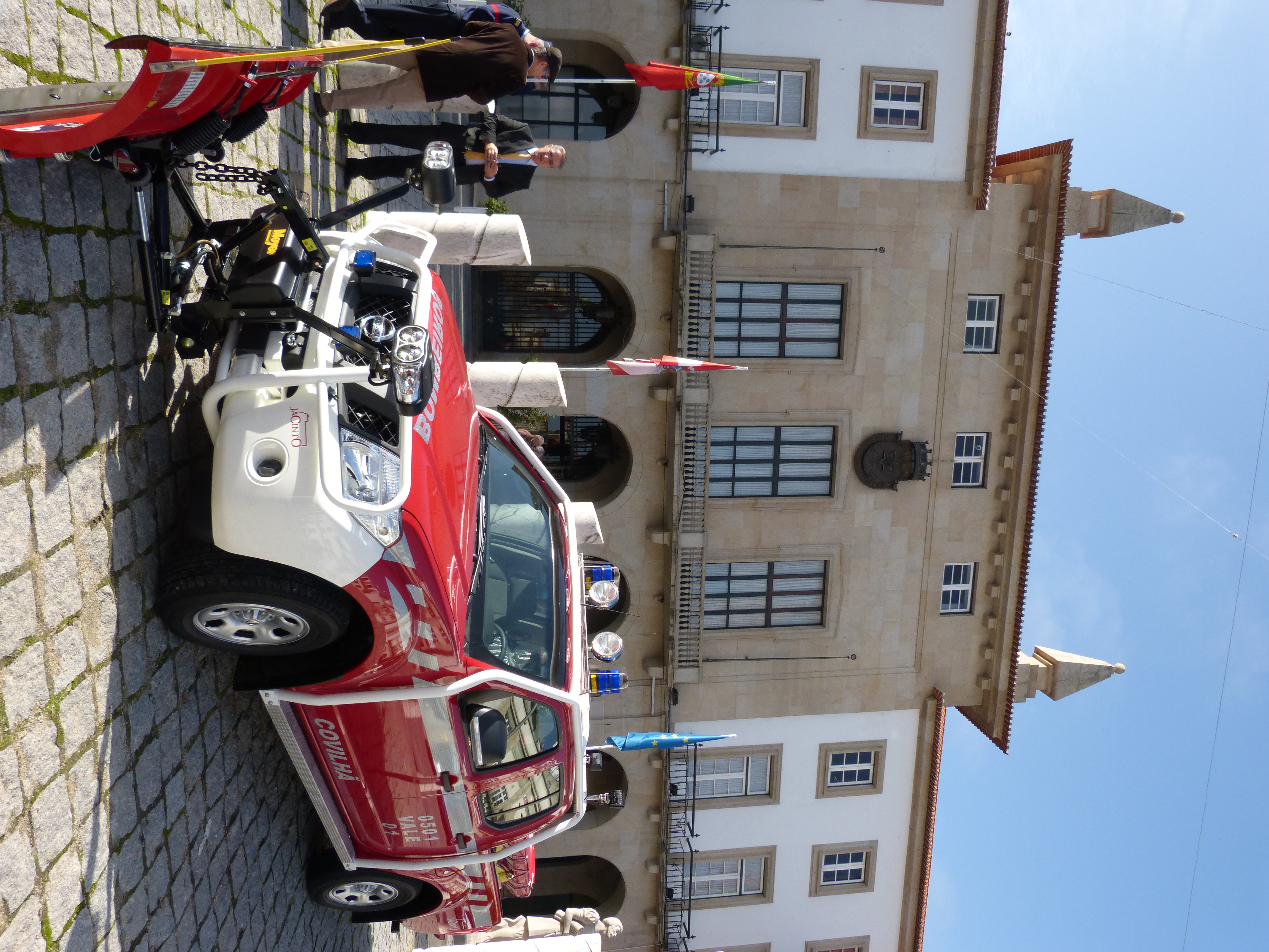 Bombeiros ganham limpa-neves