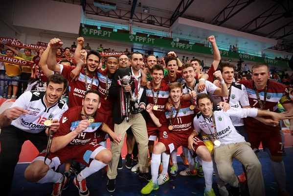 Futsal do Fundão faz história