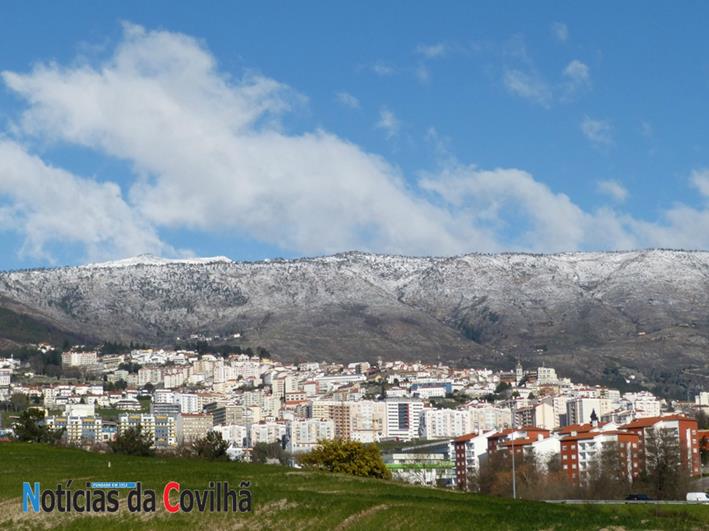 Estradas de acesso ao maciço central da Serra da Estrela fechadas ao trânsito