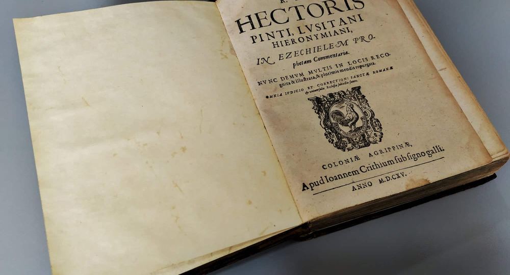 Livro antigo de Frei Heitor Pinto encontrado na Holanda