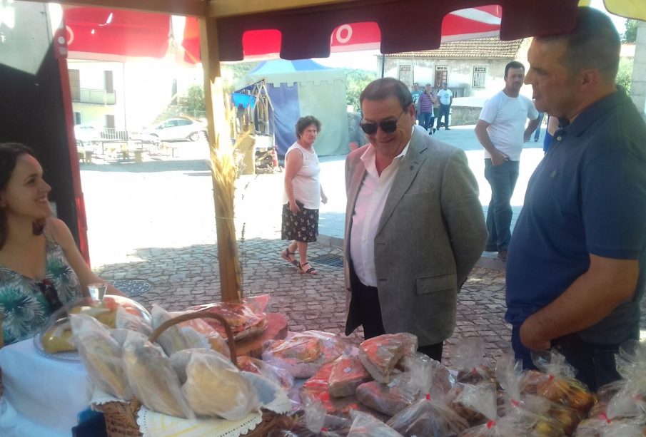 Feira de pão só com um padeiro